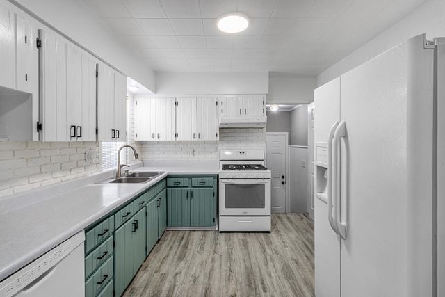 3560 AVENUE C, Council Bluffs, IA 51501