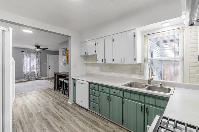 3560 AVENUE C, Council Bluffs, IA 51501