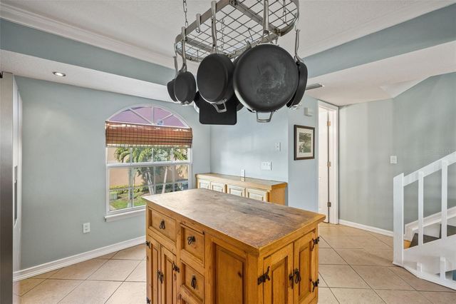 637 PINELLAS BAYWAY S 111, St Petersburg, FL 33715