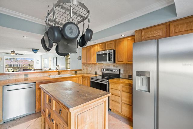 637 PINELLAS BAYWAY S 111, St Petersburg, FL 33715