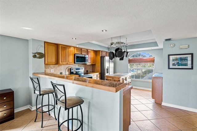 637 PINELLAS BAYWAY S 111, St Petersburg, FL 33715