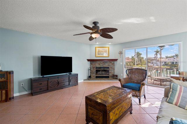 637 PINELLAS BAYWAY S 111, St Petersburg, FL 33715