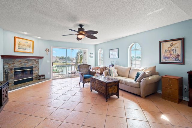 637 PINELLAS BAYWAY S 111, St Petersburg, FL 33715