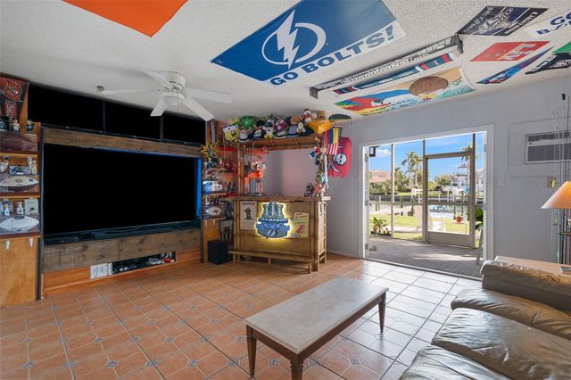 637 PINELLAS BAYWAY S 111, St Petersburg, FL 33715