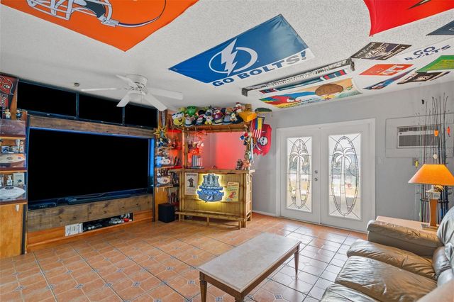 637 PINELLAS BAYWAY S 111, St Petersburg, FL 33715