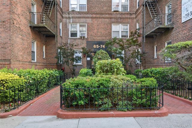 65-74 Saunders Street 3H, Rego Park, NY 11374