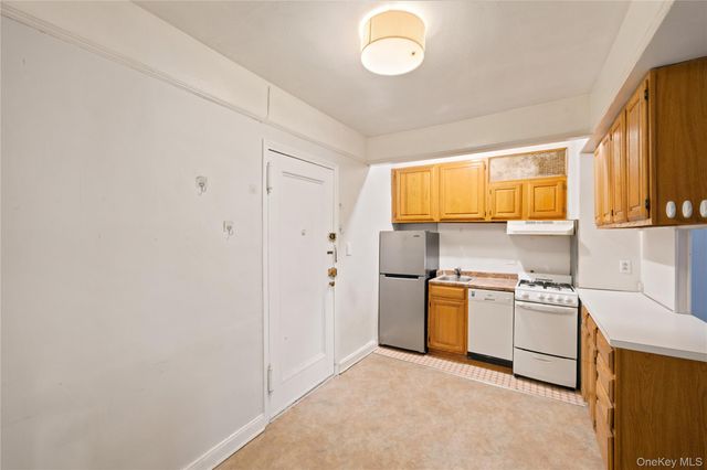 65-74 Saunders Street 3H, Rego Park, NY 11374