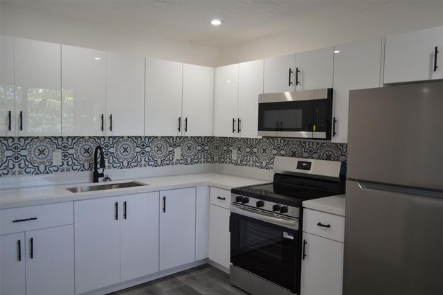 940 NW 8th Ave, Pompano Beach, FL 33060