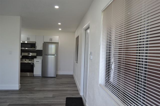 940 NW 8th Ave, Pompano Beach, FL 33060