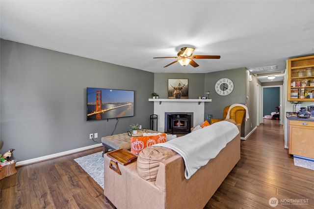 583 Salal Street, Oak Harbor, WA 98277