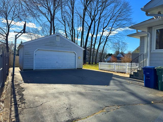 121 Richfield Road, Bridgeport, CT 06606