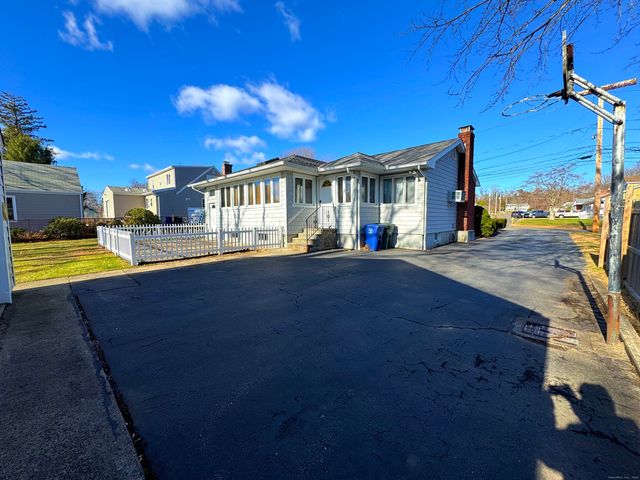 121 Richfield Road, Bridgeport, CT 06606