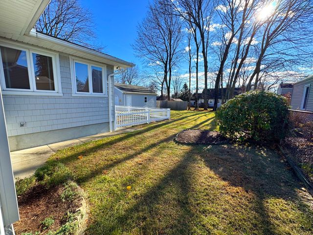 121 Richfield Road, Bridgeport, CT 06606