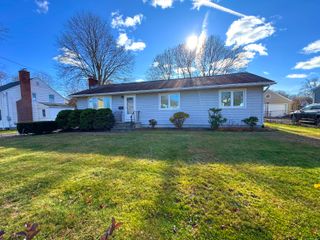121 Richfield Road, Bridgeport, CT 06606