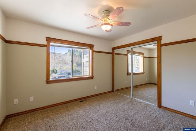 33678 Mary's River Estates Rd, Philomath, OR 97370