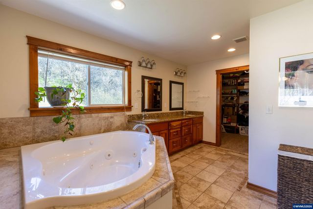 33678 Mary's River Estates Rd, Philomath, OR 97370
