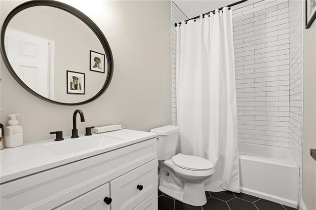 157 Vinings Lake Court SW, Mableton, GA 30126