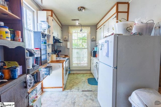 419 Academy Street, Laurens, SC 29360