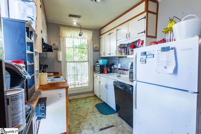 419 Academy Street, Laurens, SC 29360