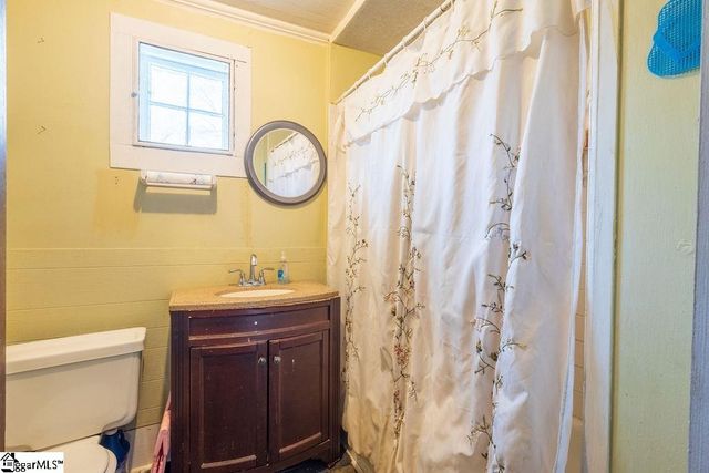 419 Academy Street, Laurens, SC 29360