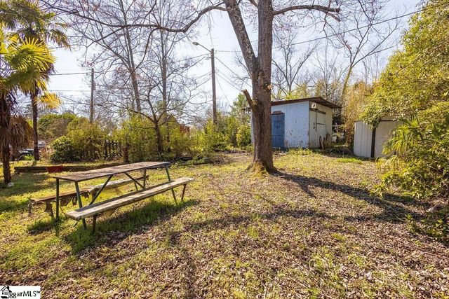 419 Academy Street, Laurens, SC 29360