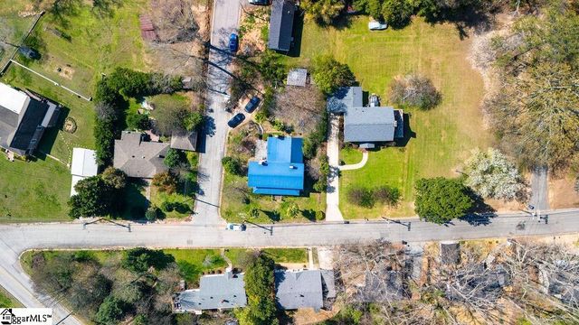 419 Academy Street, Laurens, SC 29360