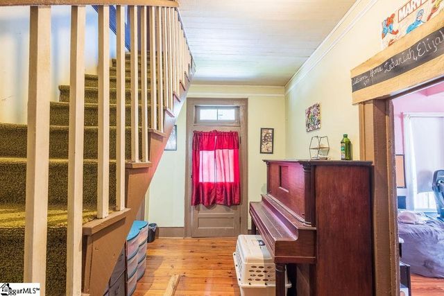 419 Academy Street, Laurens, SC 29360