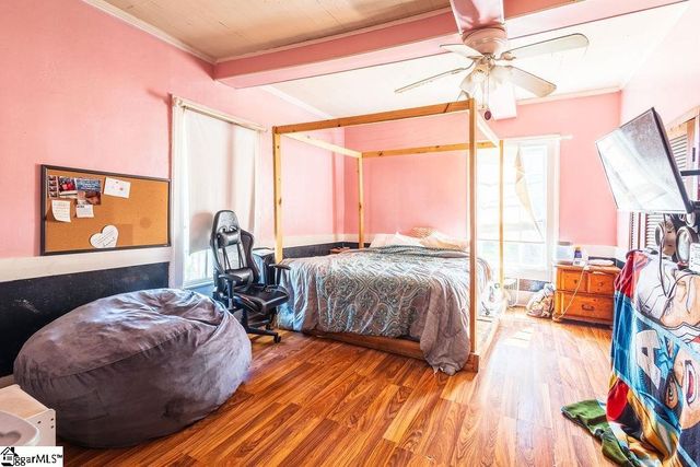 419 Academy Street, Laurens, SC 29360