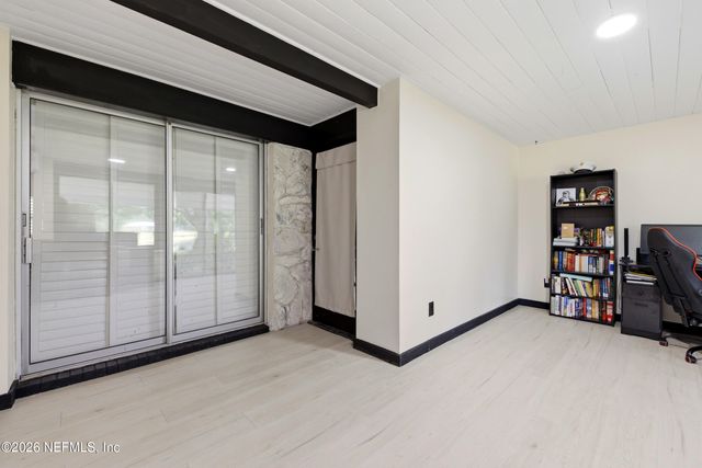 7484 SPINOLA Road, Jacksonville, FL 32217