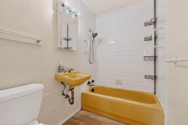 1804 Illinois Street NE, Albuquerque, NM 87110