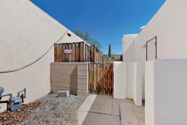 1804 Illinois Street NE, Albuquerque, NM 87110