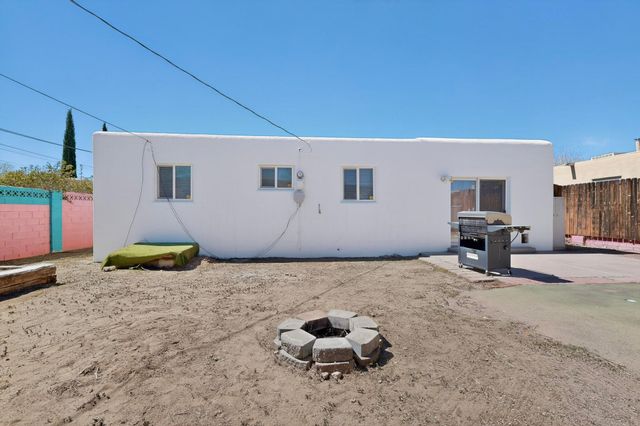 1804 Illinois Street NE, Albuquerque, NM 87110