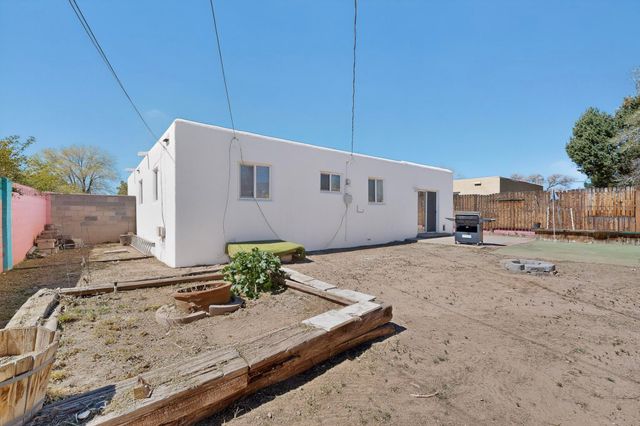 1804 Illinois Street NE, Albuquerque, NM 87110