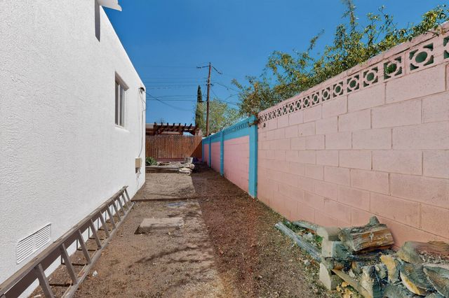 1804 Illinois Street NE, Albuquerque, NM 87110