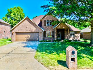 1811 West Village Lane, Springfield, MO 65807