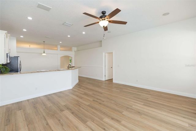 304 APACHE LANE, Seffner, FL 33584