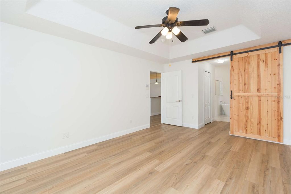 Image 21 of property listing at 304 APACHE LANE, Seffner, FL 33584