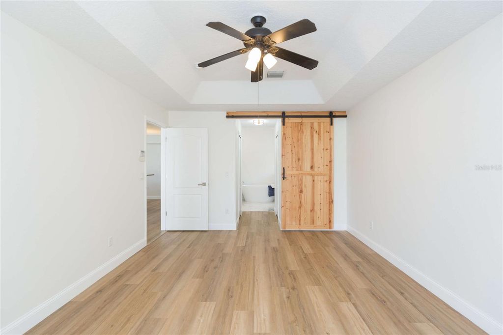 Image 27 of property listing at 304 APACHE LANE, Seffner, FL 33584