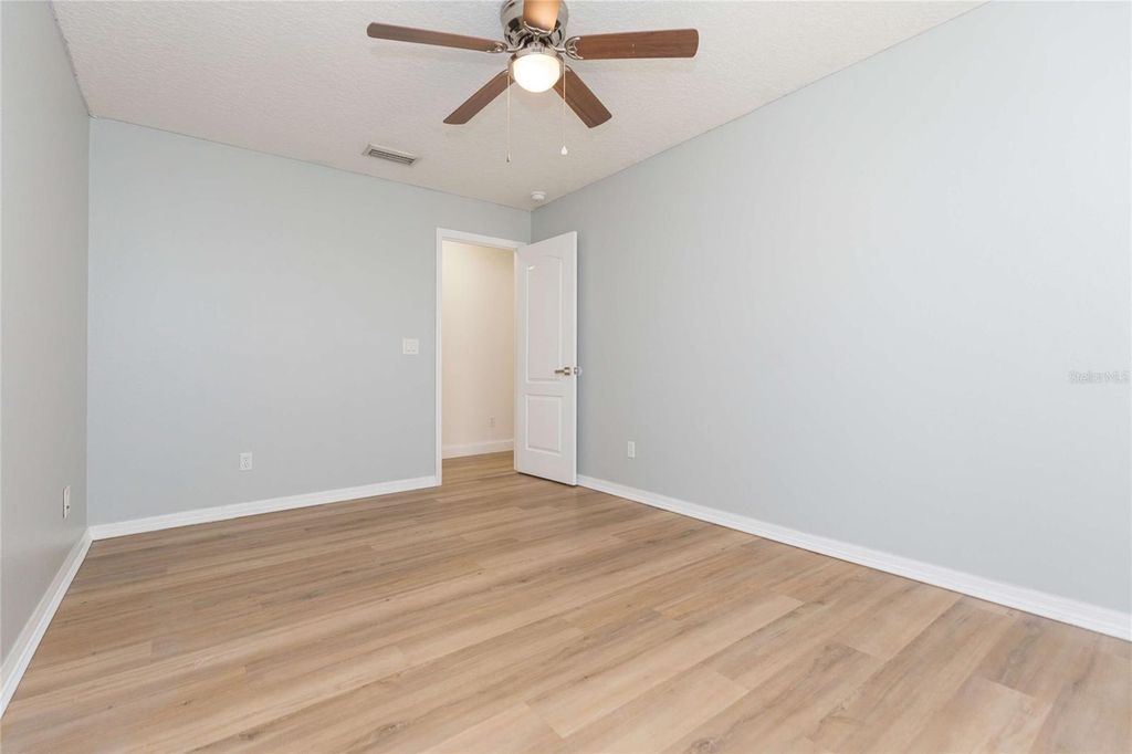 Image 33 of property listing at 304 APACHE LANE, Seffner, FL 33584