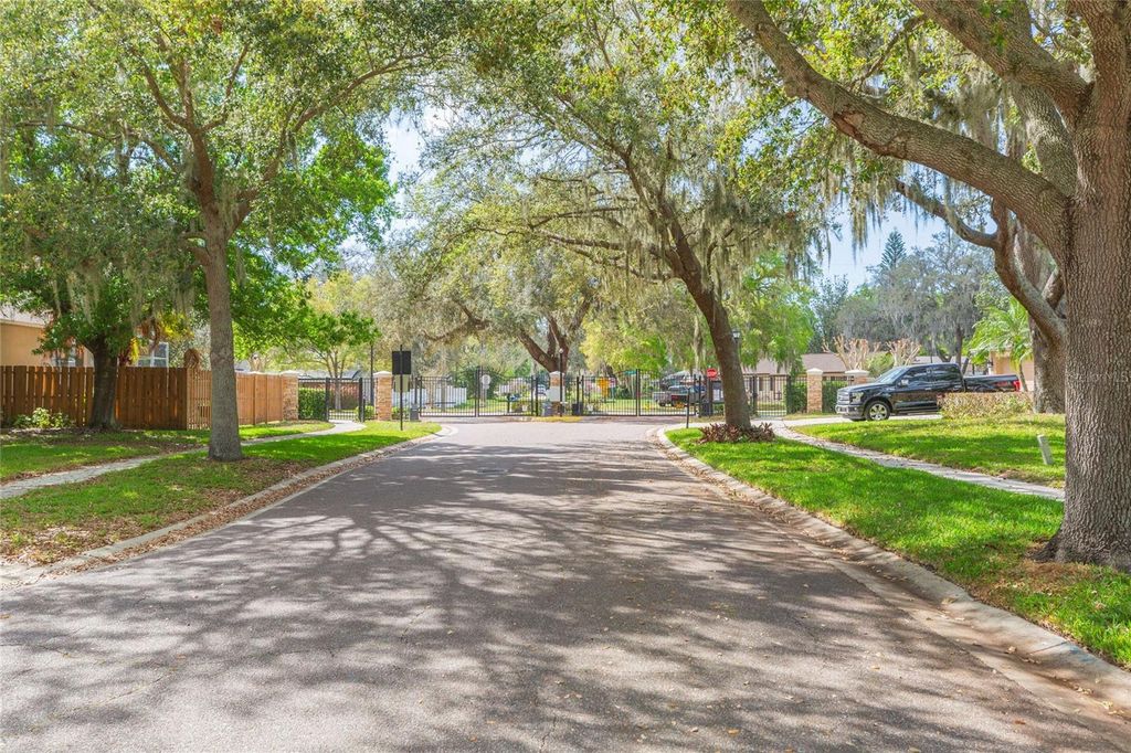 Image 50 of property listing at 304 APACHE LANE, Seffner, FL 33584