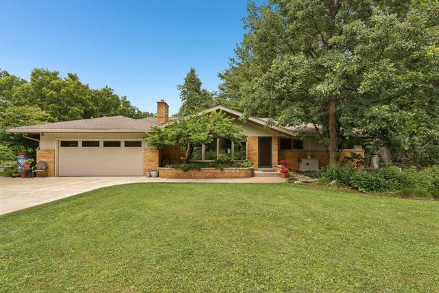 W270S3565 Oak Knoll DRIVE, Waukesha, WI 53189