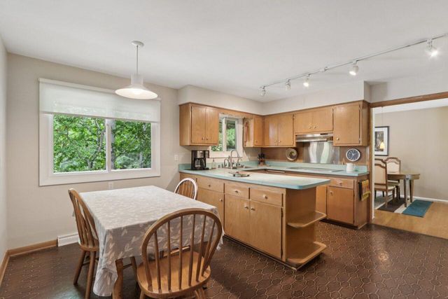 W270S3565 Oak Knoll DRIVE, Waukesha, WI 53189