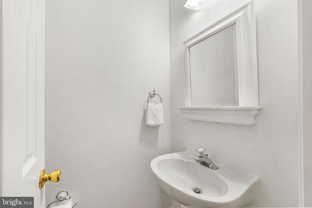 3913 CHARLES AVE, Alexandria, VA 22305