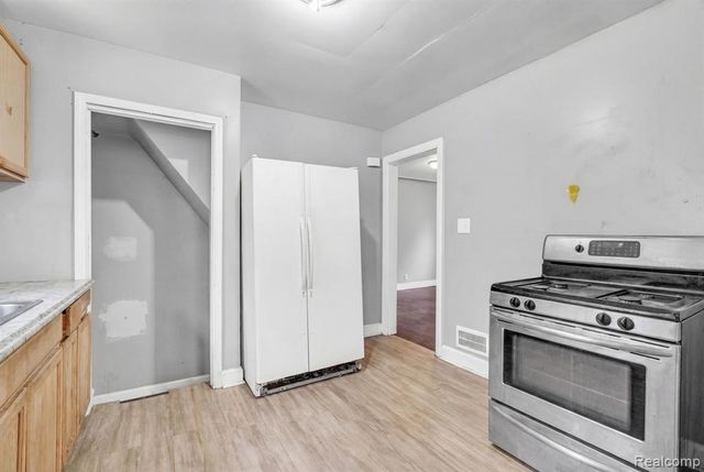 11437 Kenmoor Street, Detroit, MI 48205