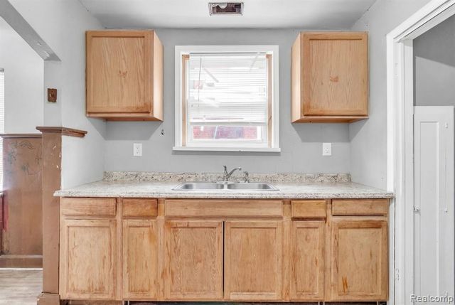 11437 Kenmoor Street, Detroit, MI 48205