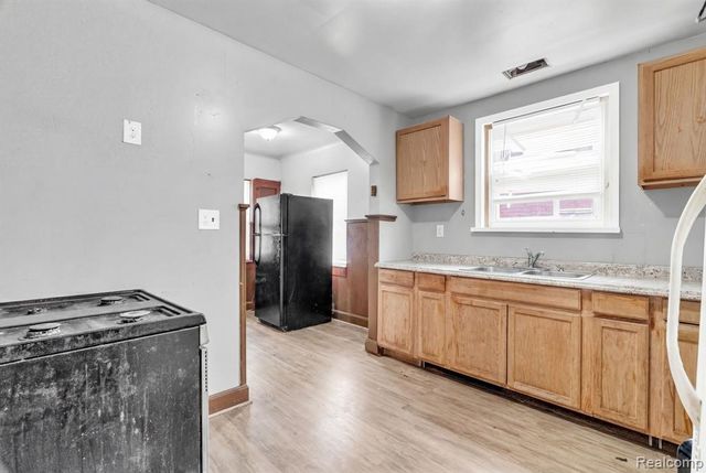 11437 Kenmoor Street, Detroit, MI 48205