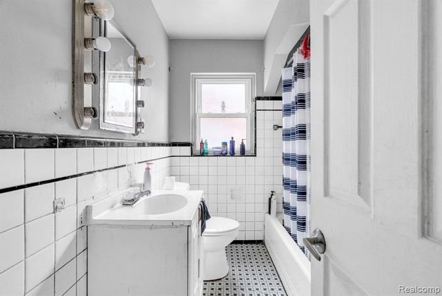 11437 Kenmoor Street, Detroit, MI 48205