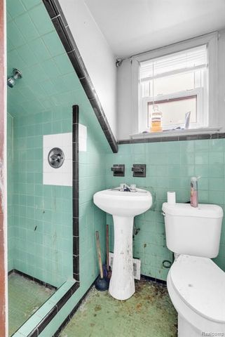 11437 Kenmoor Street, Detroit, MI 48205