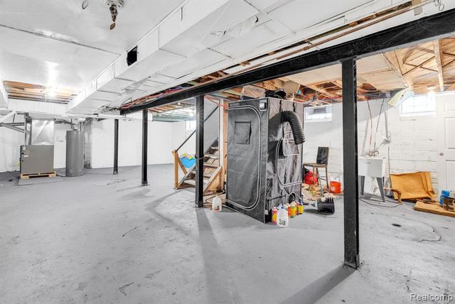 11437 Kenmoor Street, Detroit, MI 48205