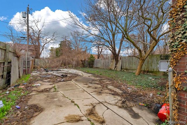 11437 Kenmoor Street, Detroit, MI 48205